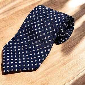 LAUREN RALPH LAUREN 100% SILK MADE IN USA CLASSIC TIE 57.5" NAVY HAND FINISHED